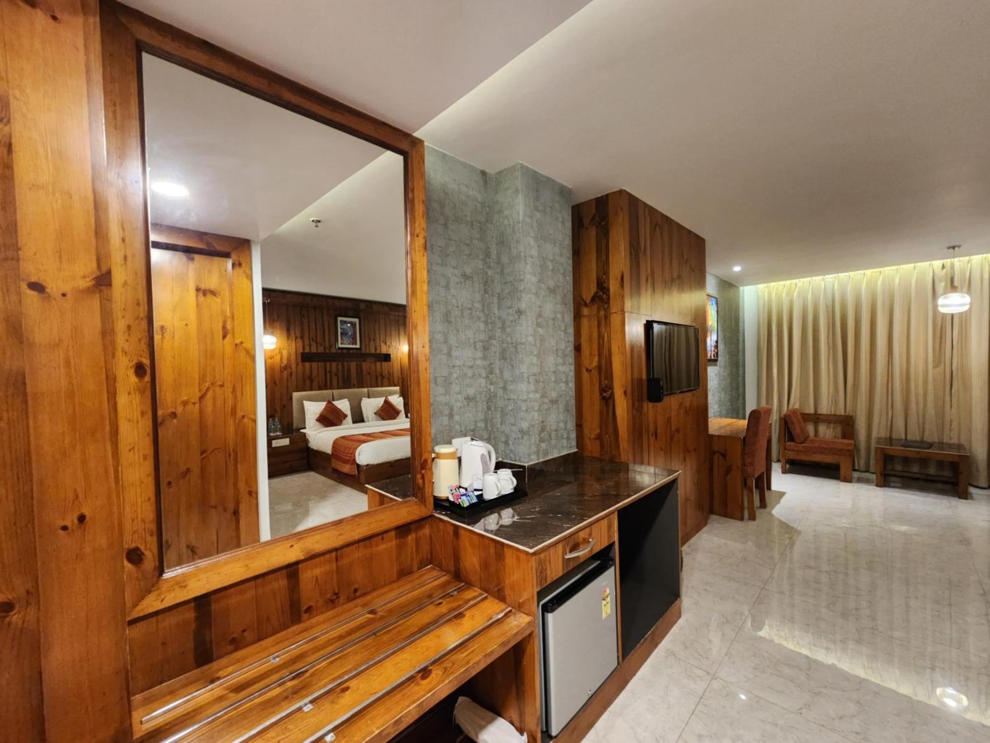 Golden Fern Resort Shimla Exterior foto
